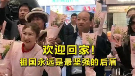 九位美女撒尿正面图片